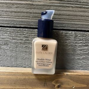Ester Lauder Double Wear Ecru Foundation